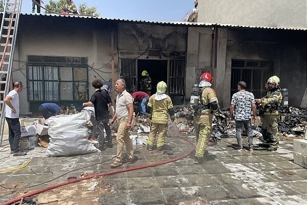 حریق در انبار کفش بازار تهران