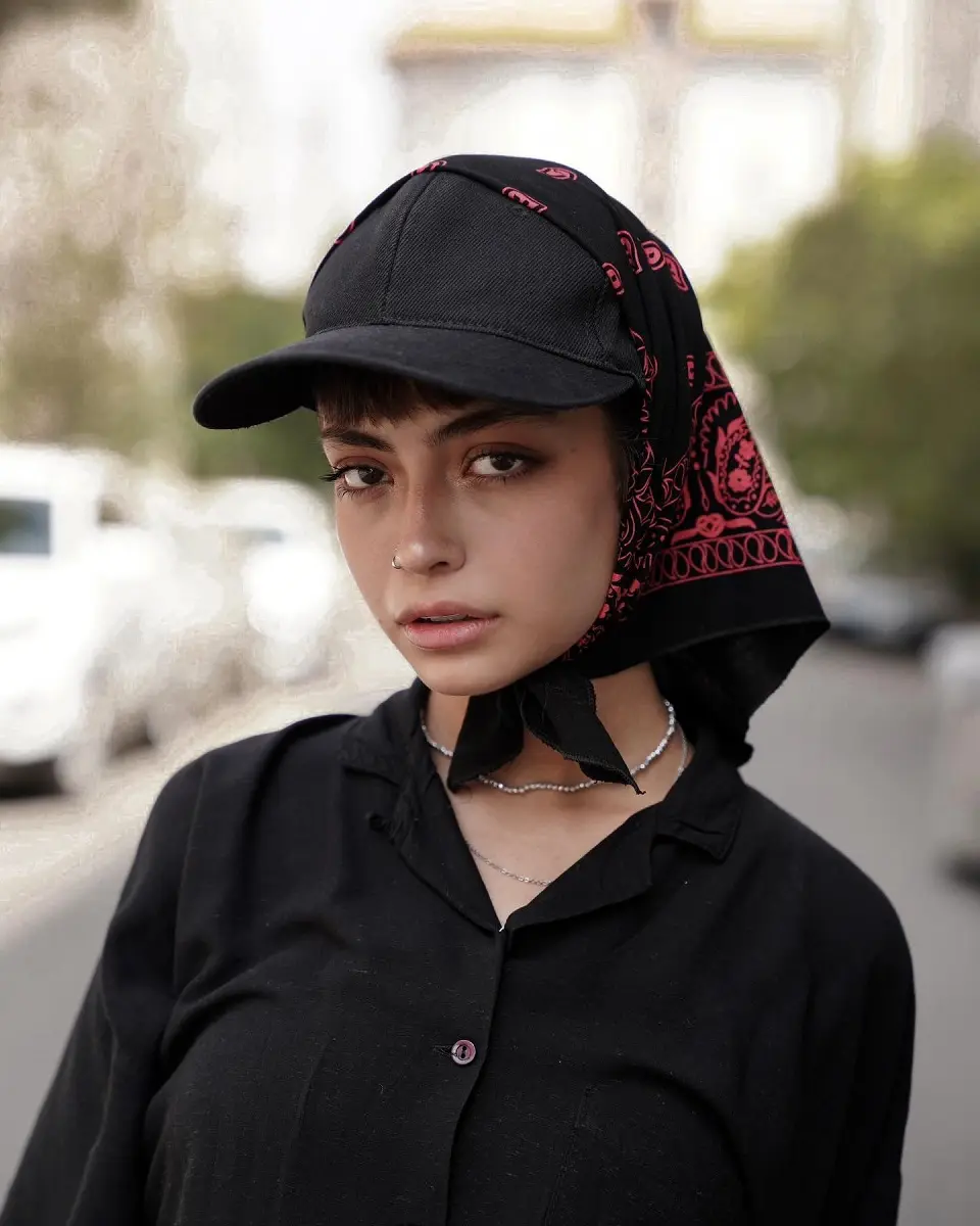 ستایش-دهقان-با-پیرسینگ-بینی-1