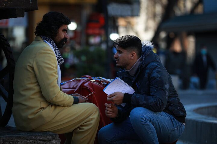 ماجرای مردی بیسرزمین؛ مهاجری که شبها در «چمدان» میخوابد