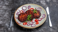 طرز تهیه کتلت روسی خوشمزه با گوشت چرخ‌کرده و سیب‌زمینی