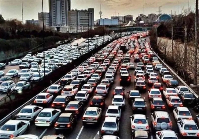 مدیرکل حمل و نقل تهران: تغییر ساعت کاری راهکار موثر کاهش تراکم ترافیکی