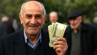 واریز 370.000.000 تومان به حساب بازنشستگان | جزییات کمک‌هزینه سفر و کارت رفاهی جدید