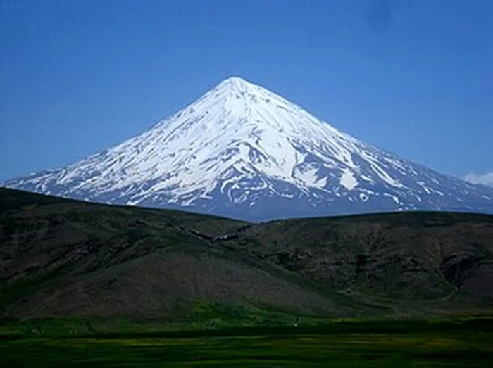 زلزله فشم و خروج گاز از دماوند؛ آیا باید نگران فوران آتشفشان باشیم؟