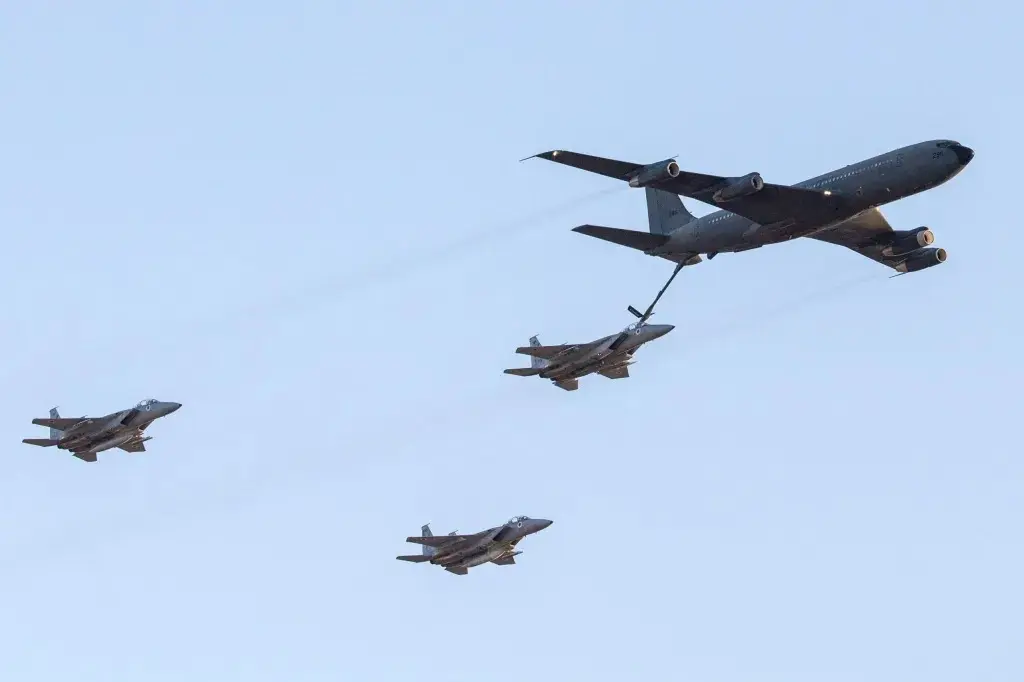 707-and-F-15_11zon