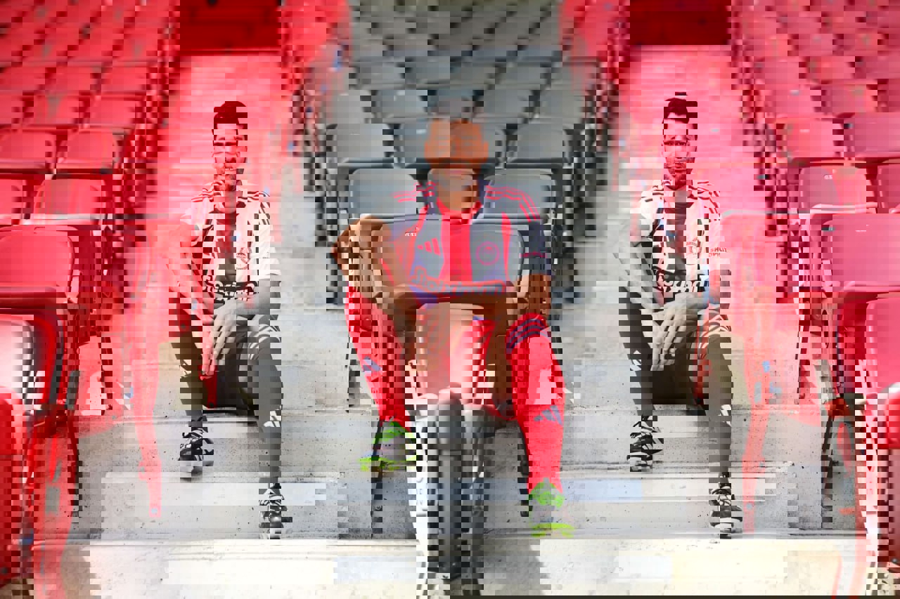2221608