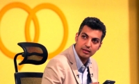 عادل فردوسی پور با دکوری شبیه به برنامه 90 بازگشت+ عکس