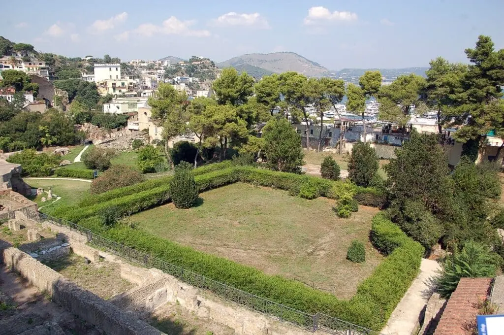 Baia-Complesso_Termal_Romano_2010-by-RaBoe-015-1024x680