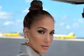 استایل جوان‌پسند و پاییزی جنیفر لوپز در 56 سالگی