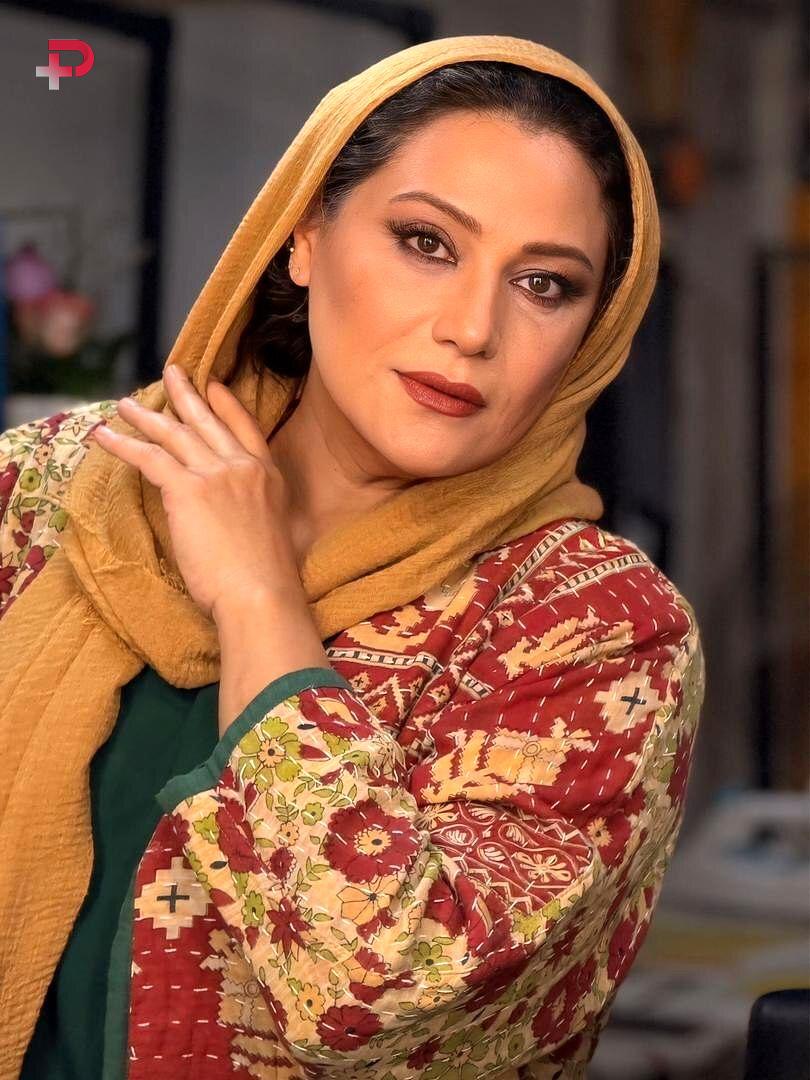 تصاویری از خانم شبنم مقدمی در پشت صحنه ی تئاتر “بازی های شبانه” به کارگردانی آریان رضایی