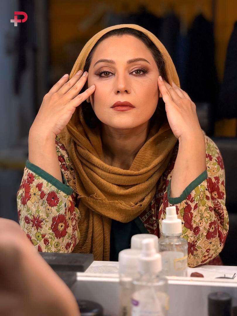 تصاویری از خانم شبنم مقدمی در پشت صحنه ی تئاتر “بازی های شبانه” به کارگردانی آریان رضایی