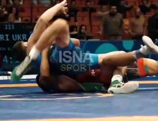 خوشحالی و فنون زیبای فرخی در فینال امیدهای جهان سوژه دوربین اتحادیه جهانی کشتی + ویدیو
