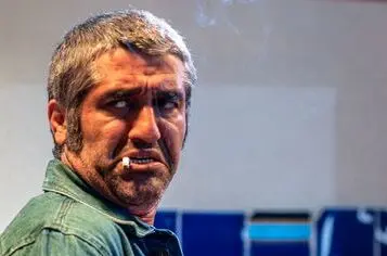 عکسی دیده نشده از سر و وضع پژمان جمشیدی در سواحل خارج