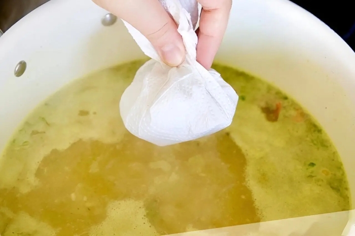 گرفتن روغن اضافی غذا با یخ