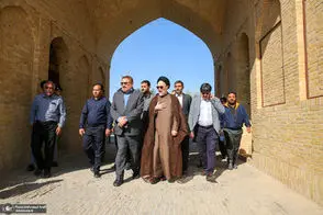 تصاویری از محمد خاتمی بر مزار پدرش