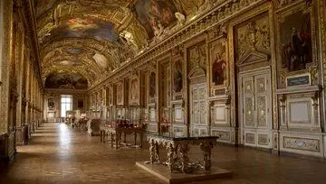 انتقال بخشی از جواهرات سلطنتی موزه لوور به بانک مرکزی فرانسه