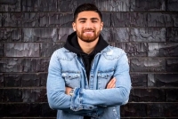 یک توپ به جهانبخش بدهید!