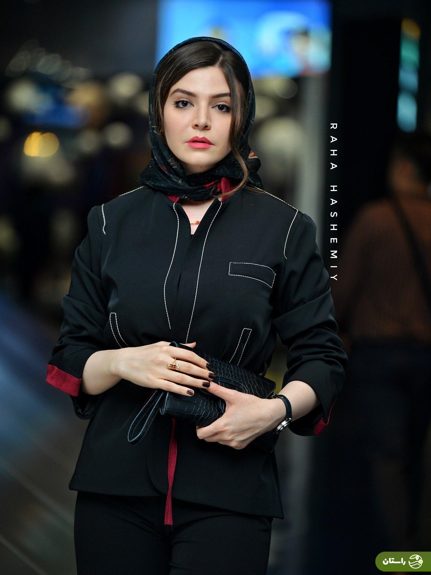 (تصاویر) استایل  آوا دارویت با «کت و شلوار مشکی»