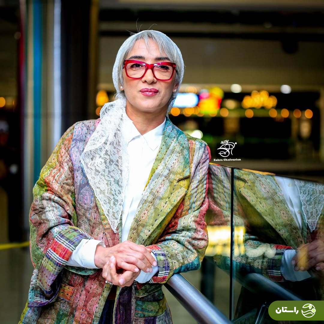 (تصاویر) استایل پانته‌آ پناهی‌ها با عینک قرمز و کتی رنگی در اکران مردمی فیلم سینمایی غریزه