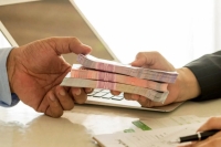 زمان واریز فوق‌العاده خاص کارمندان اعلام شد؛ خبر خوش دولت برای کارکنان