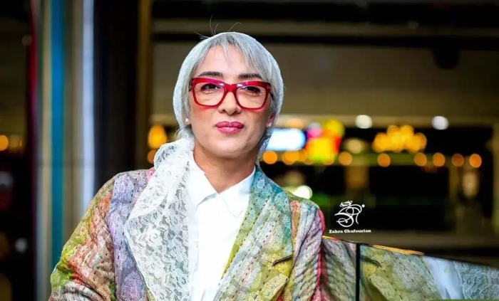 استایل پانته‌آ پناهی‌ها با عینک قرمز و کتی رنگی در اکران مردمی فیلم سینمایی غریزه+عکس