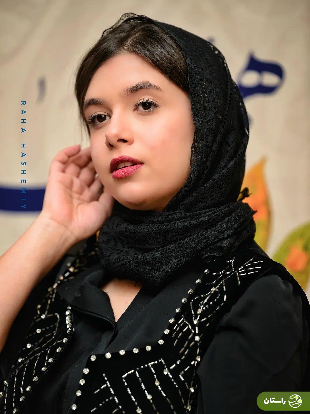 (عکس) نفس بازغی در اختتامیه جشنواره همام؛ قاب عاشقانه با پدر