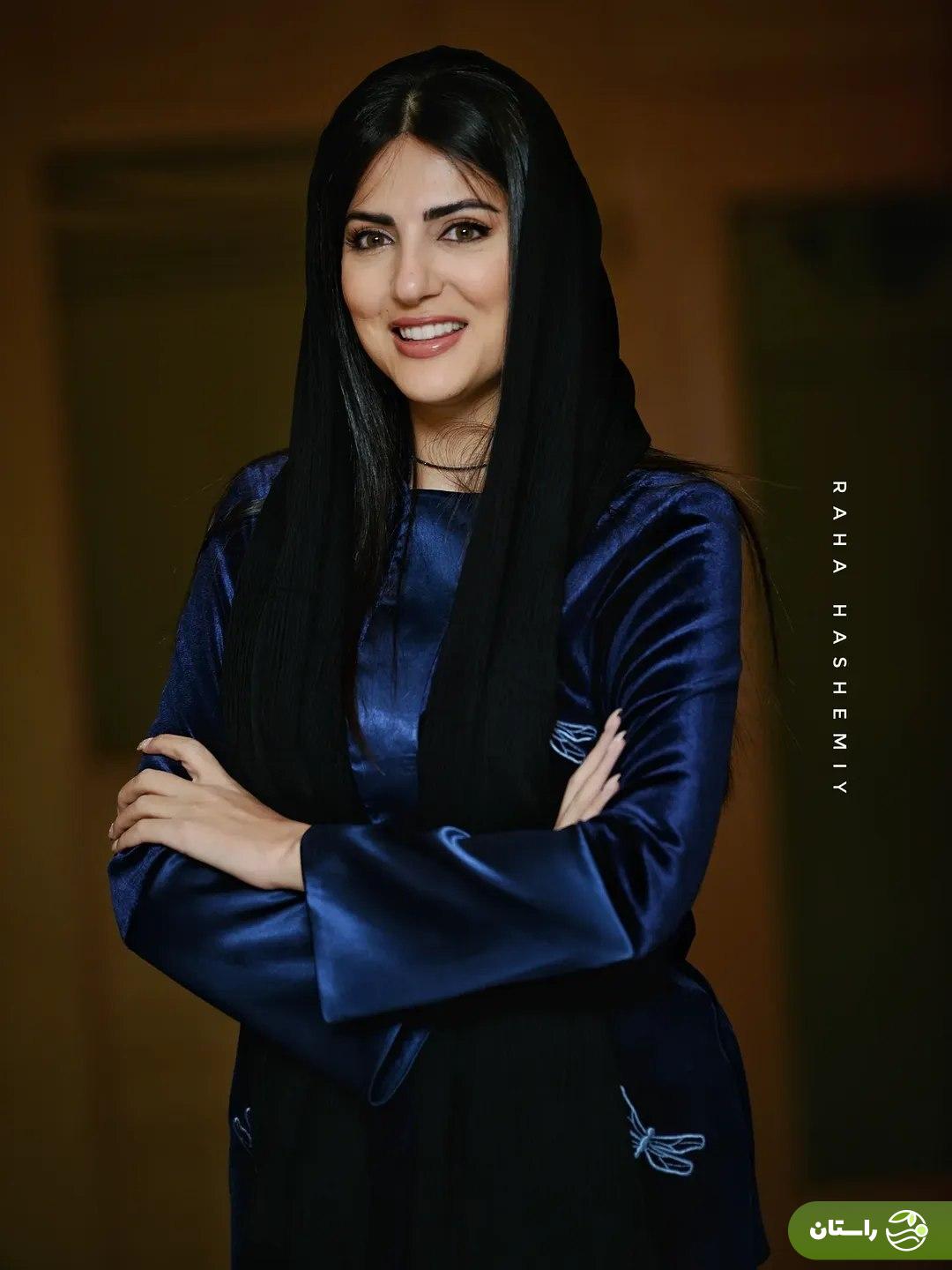 (عکس) «هلیا امامی» با استایل شیک و مخملی و رنگ سورمه‌ای  در اختتامیه جشنواره همام