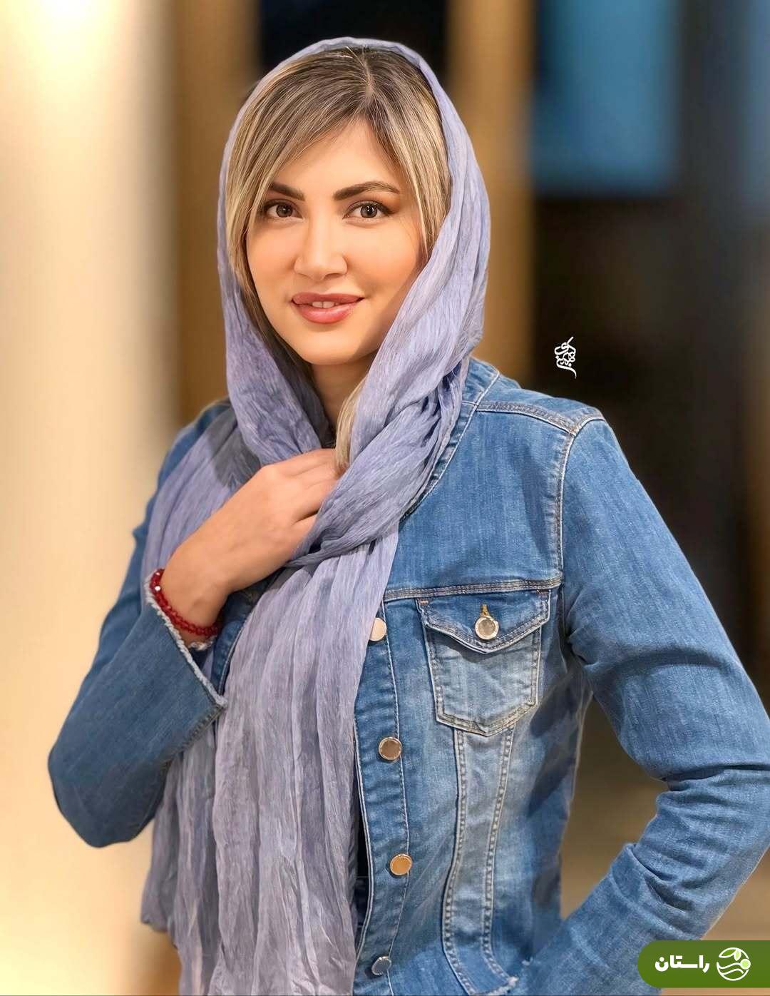 (عکس) استایل سمیرا حسینی با پوشش «جین» در حاشیه اجرای نمایش کافه عاشقی