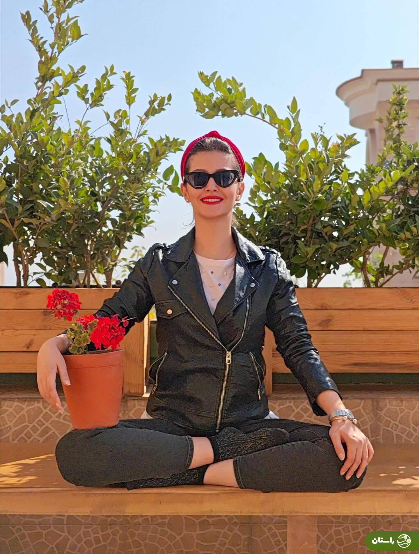 (عکس) پردیس احمدیه با ژست یوگا و استایل مشکی