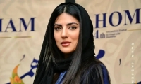 «هلیا امامی» با استایل شیک مخملی و رنگ سورمه‌ای در اختتامیه جشنواره همام+عکس