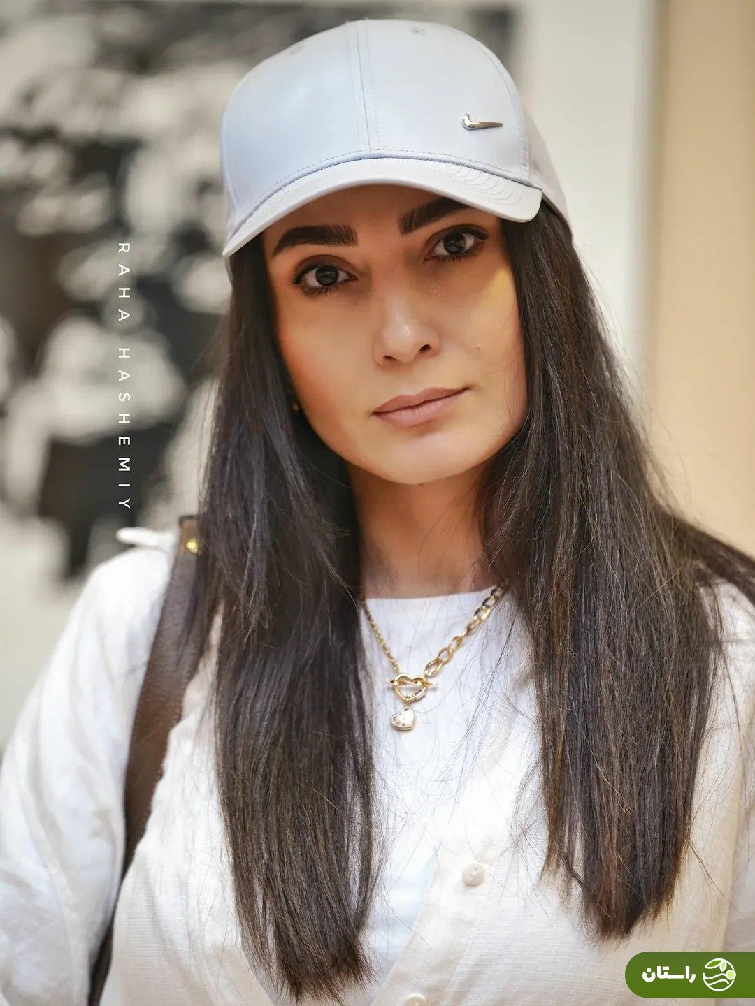 (عکس) استایل نیمه رسمی و سفید سمیرا حسن‌پور در مراسم یادبود ناصر تقوایی