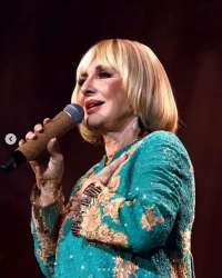 چهره عجیب گوگوش در اوایل انقلاب در ایران+ عکس