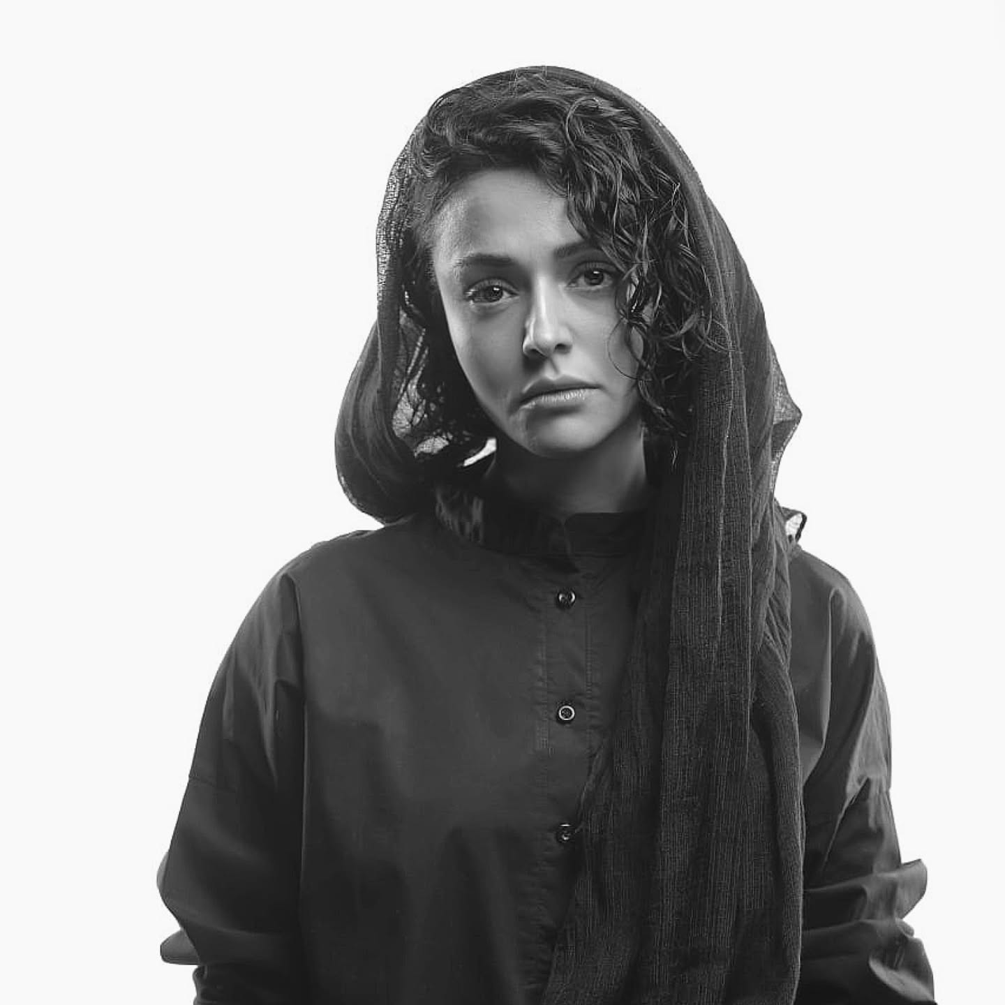 سوگل خلیق با عکسی سیاه و سفید نگاه‌ها را به خودش جلب کرد؛ چه دلبری هم میکنه+عکس