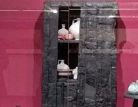 کشف کمد چوبی 2 هزارساله با ظروف سالم در زیر خاکستر آتشفشان