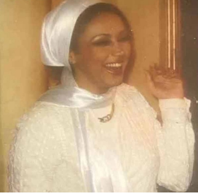 استایل خاص بهنوش بختیاری در دهه 70 با لباس عروس عجیبش+ عکس