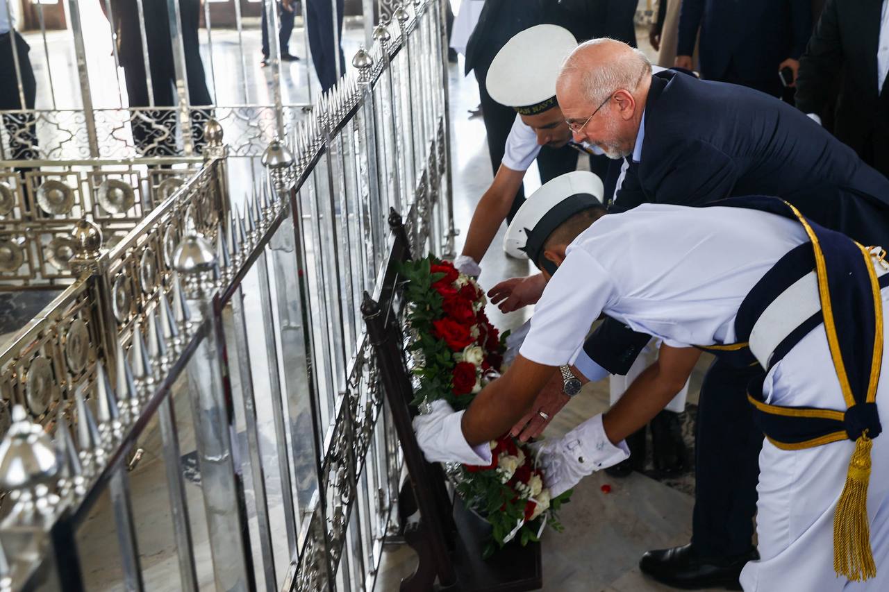 تصاویر حضور قالیباف بر سر مزار محمدعلی جناح 