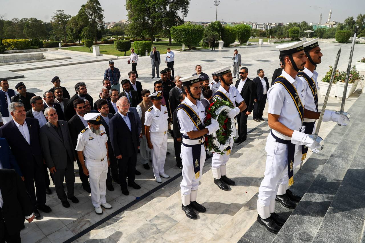 تصاویر حضور قالیباف بر سر مزار محمدعلی جناح 