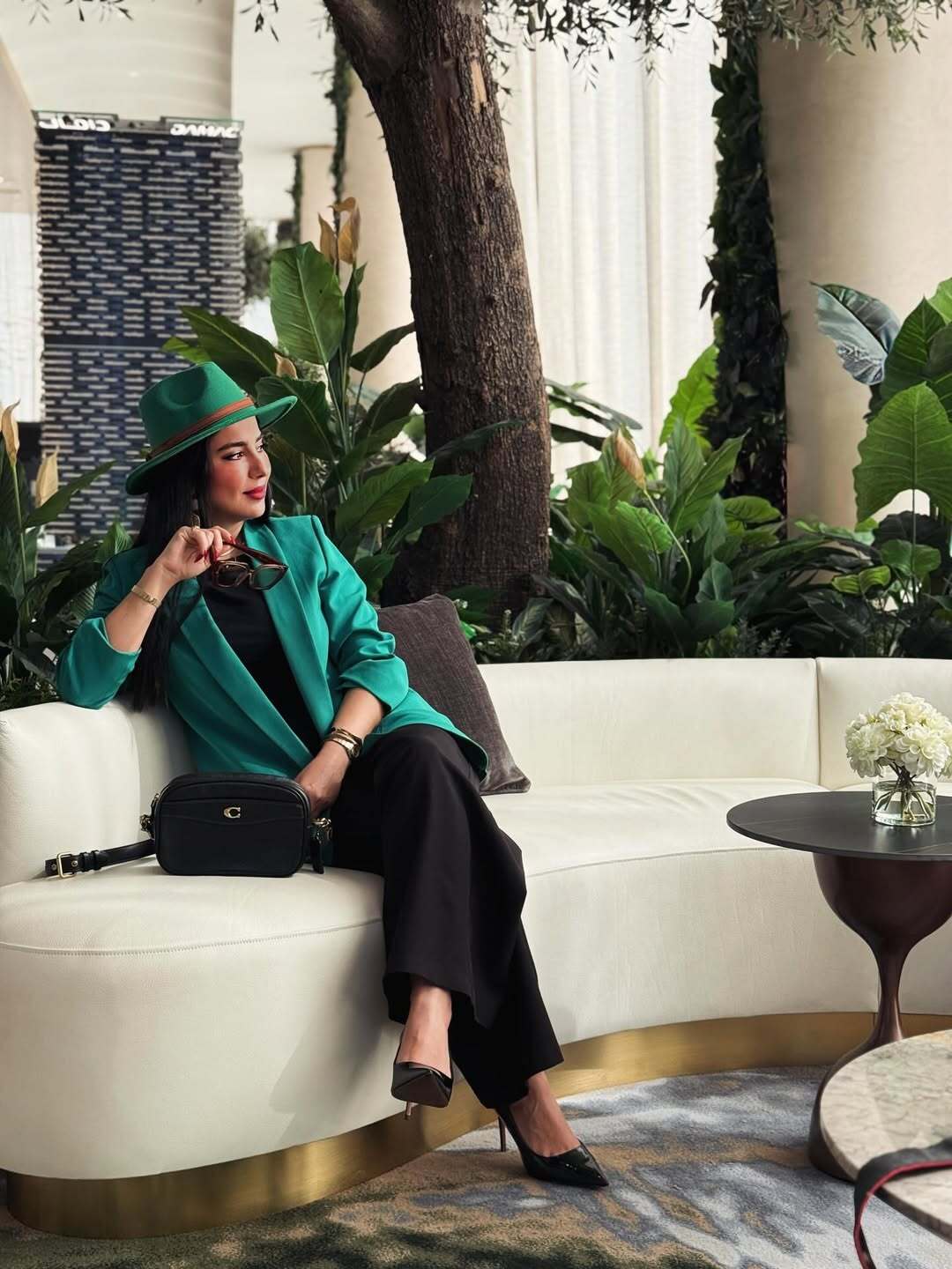 (عکس) استایل شیک شیدا یوسفی بازیگر سریال «بامداد خمار» با کلاه و کت سبز
