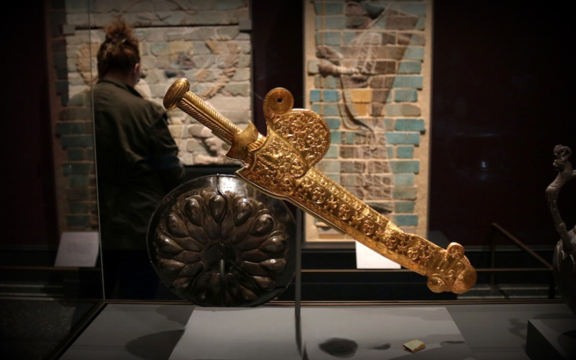 سلاح آکِنَکِس در دوره مادها و پارسها (AKENAKES)