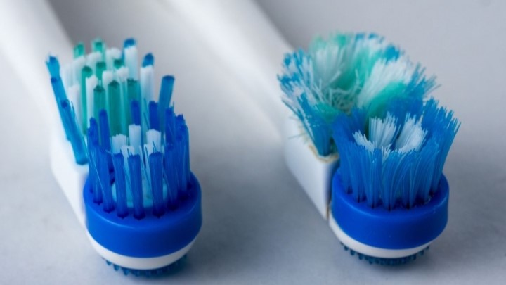 چطور بفهمیم مسواک باید تعویض شود؟