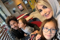 تصویری که فضای مجازی را ترکاند؛ شاهرخ استخری با «تل خرسی» در تولد 7 سالگی دخترش نبات!