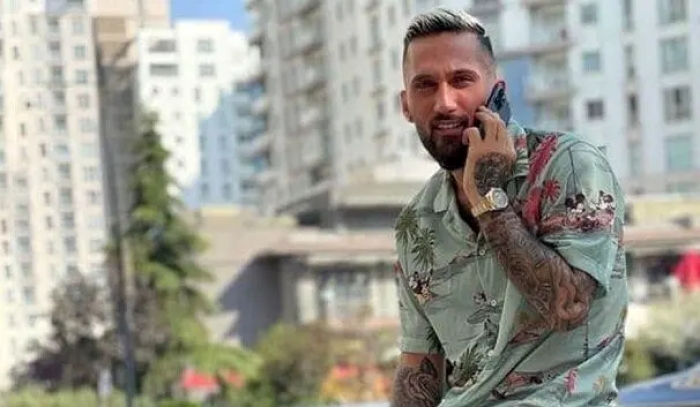 پیام صادقیان در ترکیه آجیل‌فروش شده است!