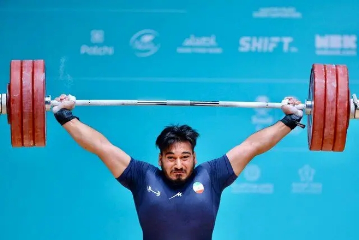 نقره دوضرب بر گردن علیرضا نصیری