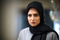 تیپ ساده و شیک بازیگر "آلا": نیلوفر کوخانی در اکران "شهر قصه" با استایلی تمام‌مشکی!