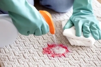 راهنمای کامل پاک کردن لکه انار از پارچه و فرش