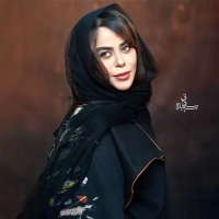 استایل متفاوت الهام اخوان در برج میلاد با پالتوی بلند و موهای فر پرحجم+فیلم