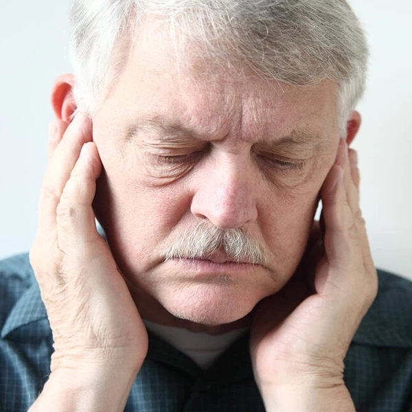 درد لثه و فک پایین به دلیل آرتروز فک در افراد میانسال