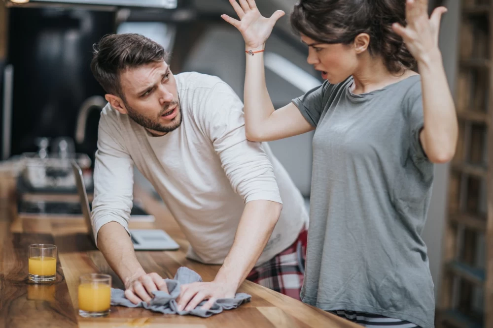 چگونه با مرد بد دل رفتار کنیم؟ 5 ترفند تاثیرگذار و تضمینی