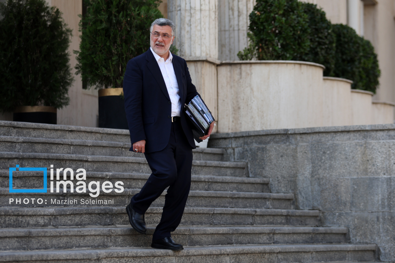 اعضای هیأت دولت در جمع خبرنگاران