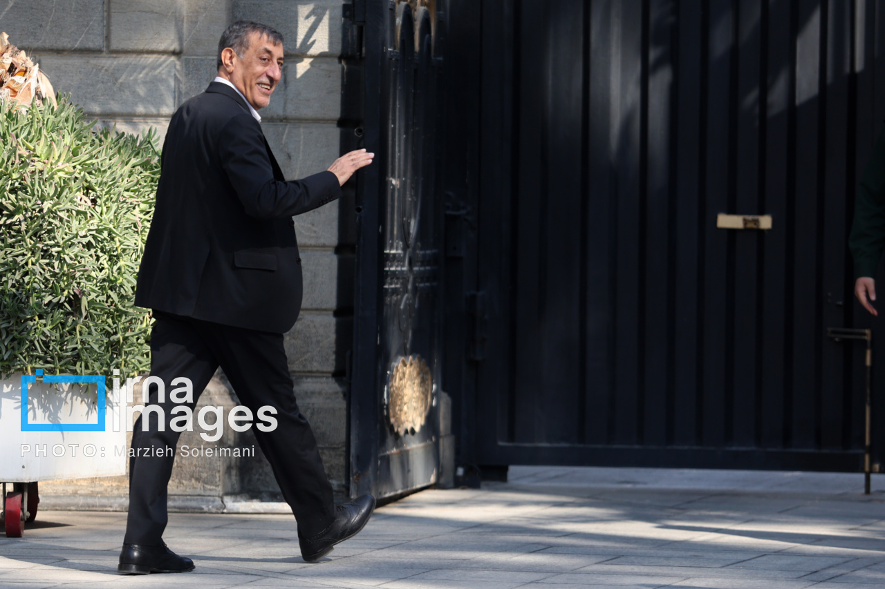 اعضای هیأت دولت در جمع خبرنگاران