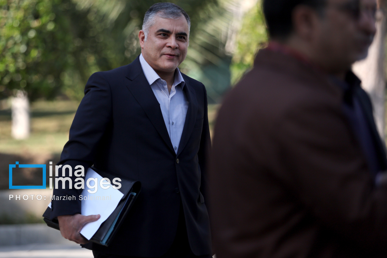 اعضای هیأت دولت در جمع خبرنگاران